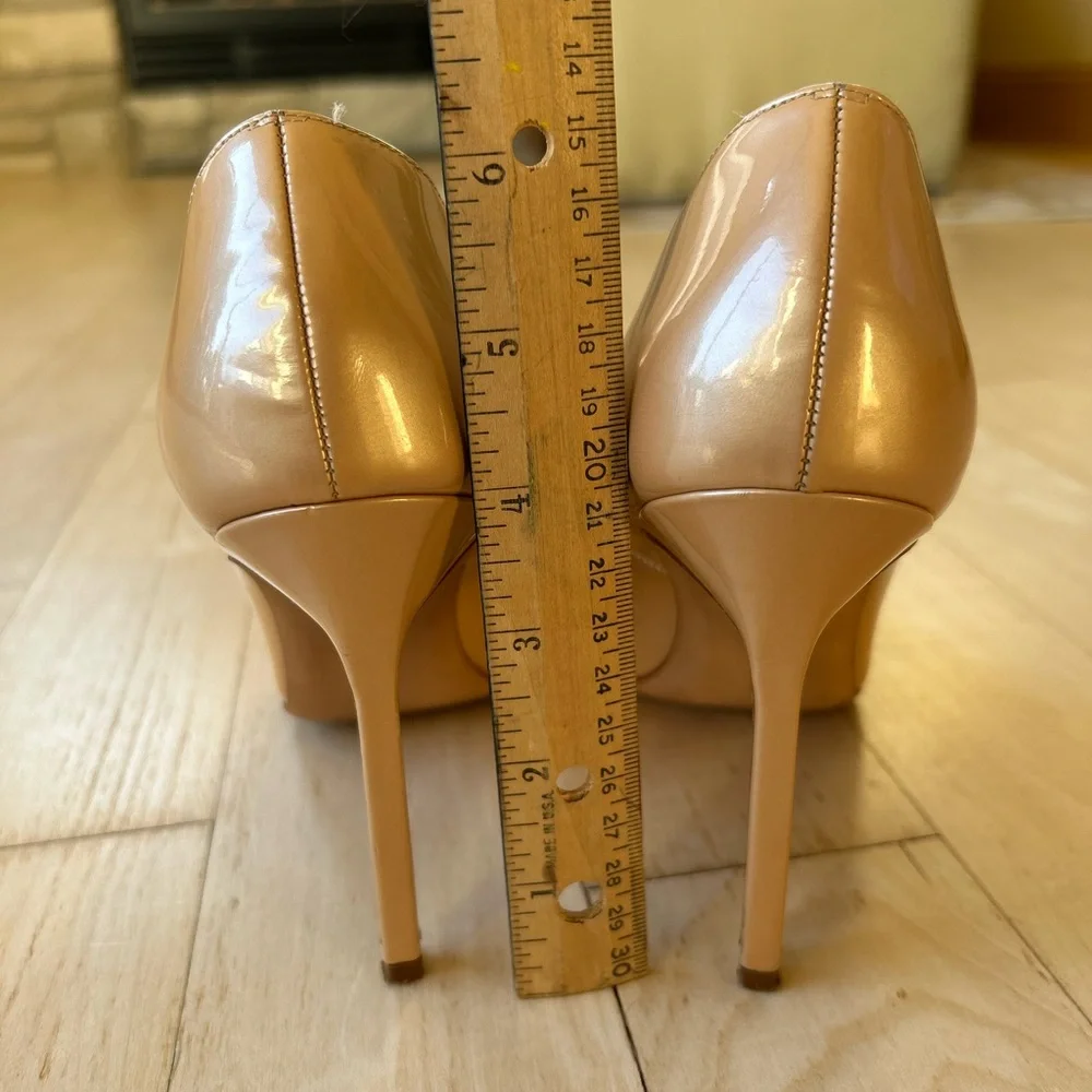 Manolo Blahnik Nude BB 105 Patent Leather Pointed Toe Pumps Size 8 1/2 (38.5 EU)